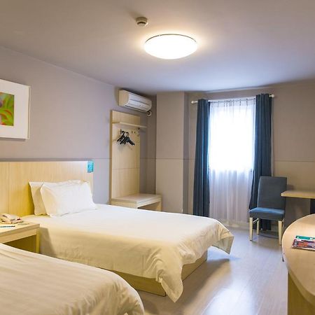 Jingjiang Inn Shanghai Minsheng Road Екстер'єр фото