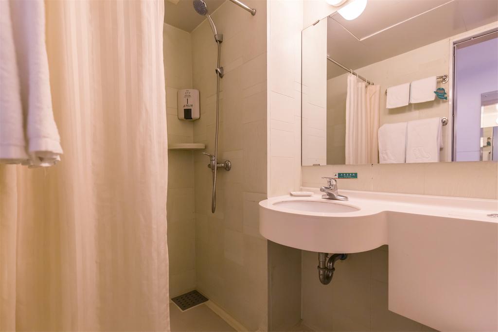 Jingjiang Inn Shanghai Minsheng Road Екстер'єр фото