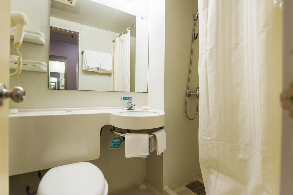 Jingjiang Inn Shanghai Minsheng Road Екстер'єр фото