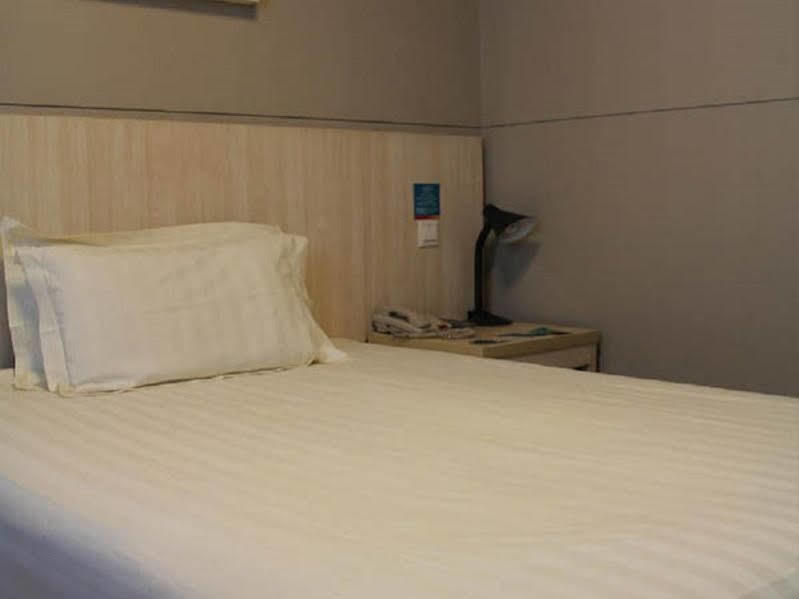 Jingjiang Inn Shanghai Minsheng Road Екстер'єр фото